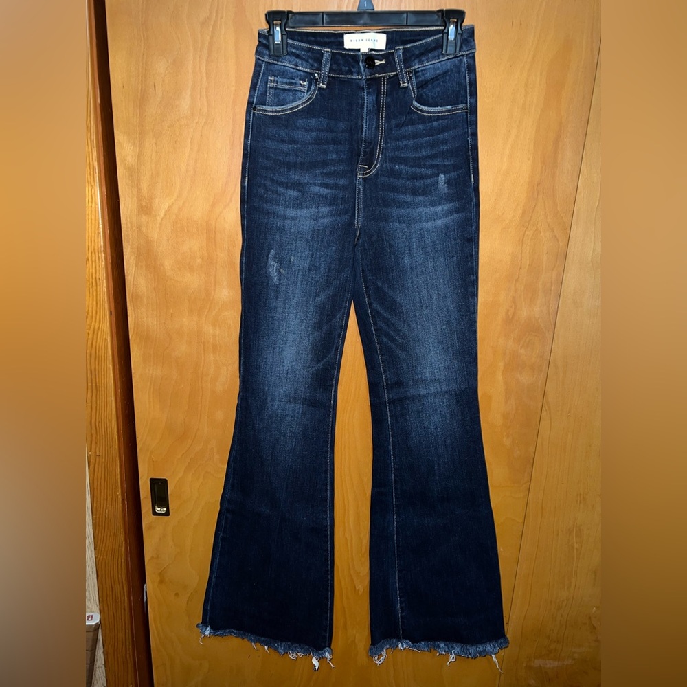 NWOT Risen distressed dark jeans 3/26